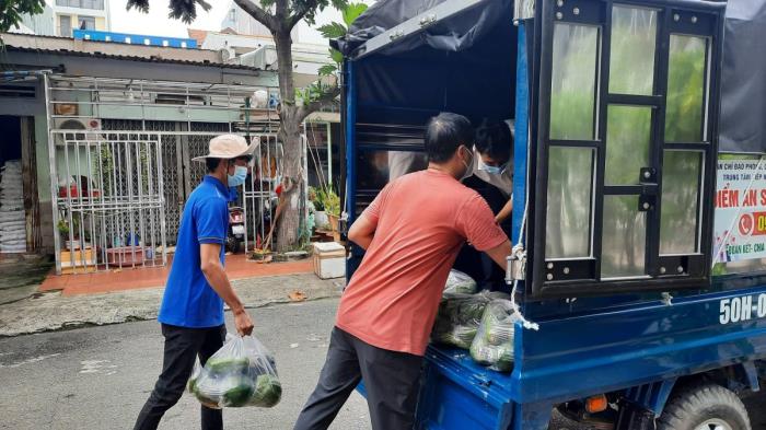 Nhận quà từ tỉnh Đoàn Bình Phước và trao tặng tã cho tỉnh Đoàn (ngày 16/09/2021)